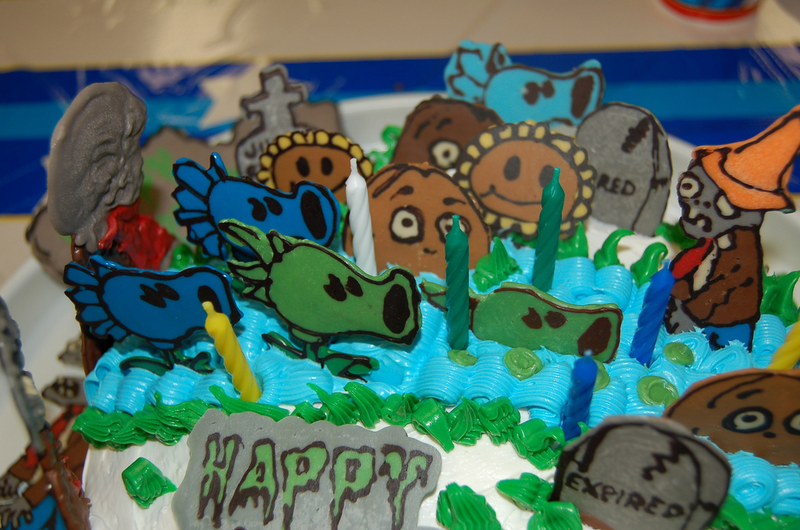 Illustration for article titled Plants Vs. Zombies Vs. Cake